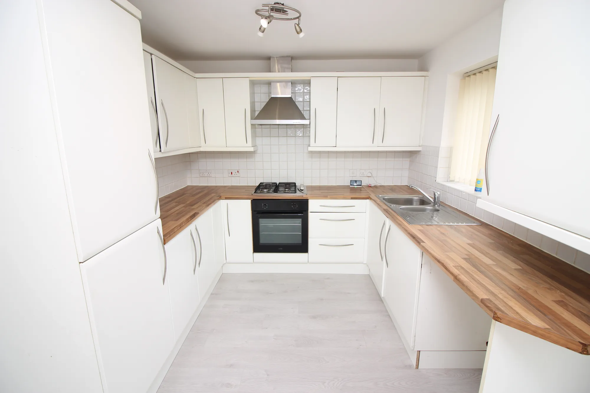 3 bed semi-detached house to rent in Wash Lane, Bury  - Property Image 7