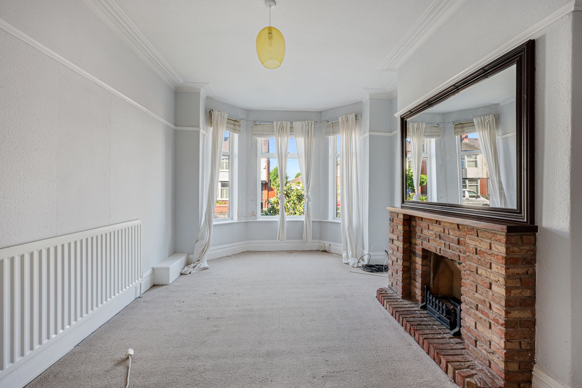 3 bed semi-detached house to rent in Longmead Road, Salford 2