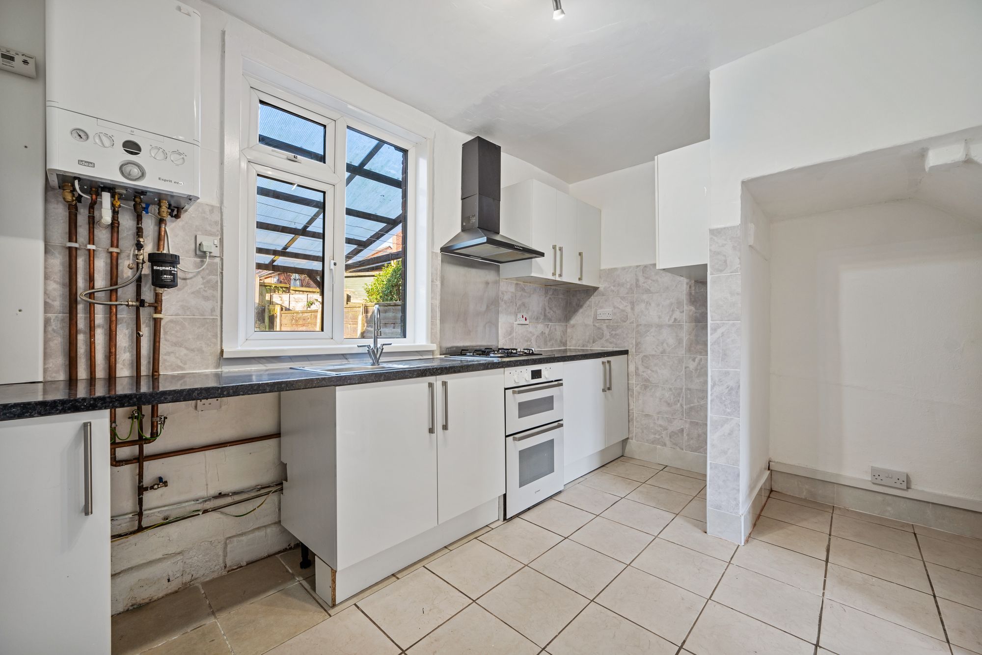 3 bed mid-terraced house to rent in Stirling Grove, Manchester 2