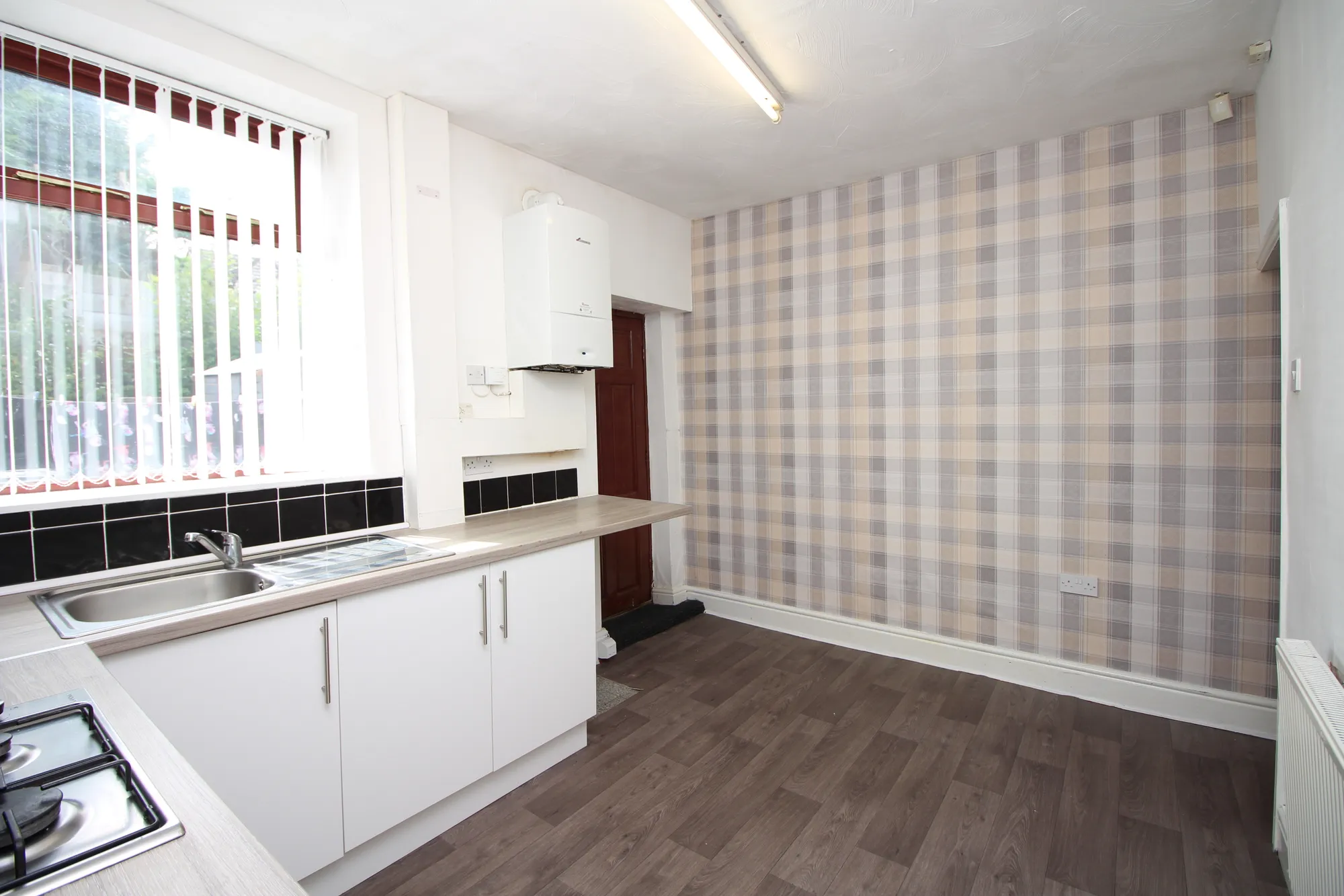 2 bed mid-terraced house to rent in Manchester Road, Rossendale 4