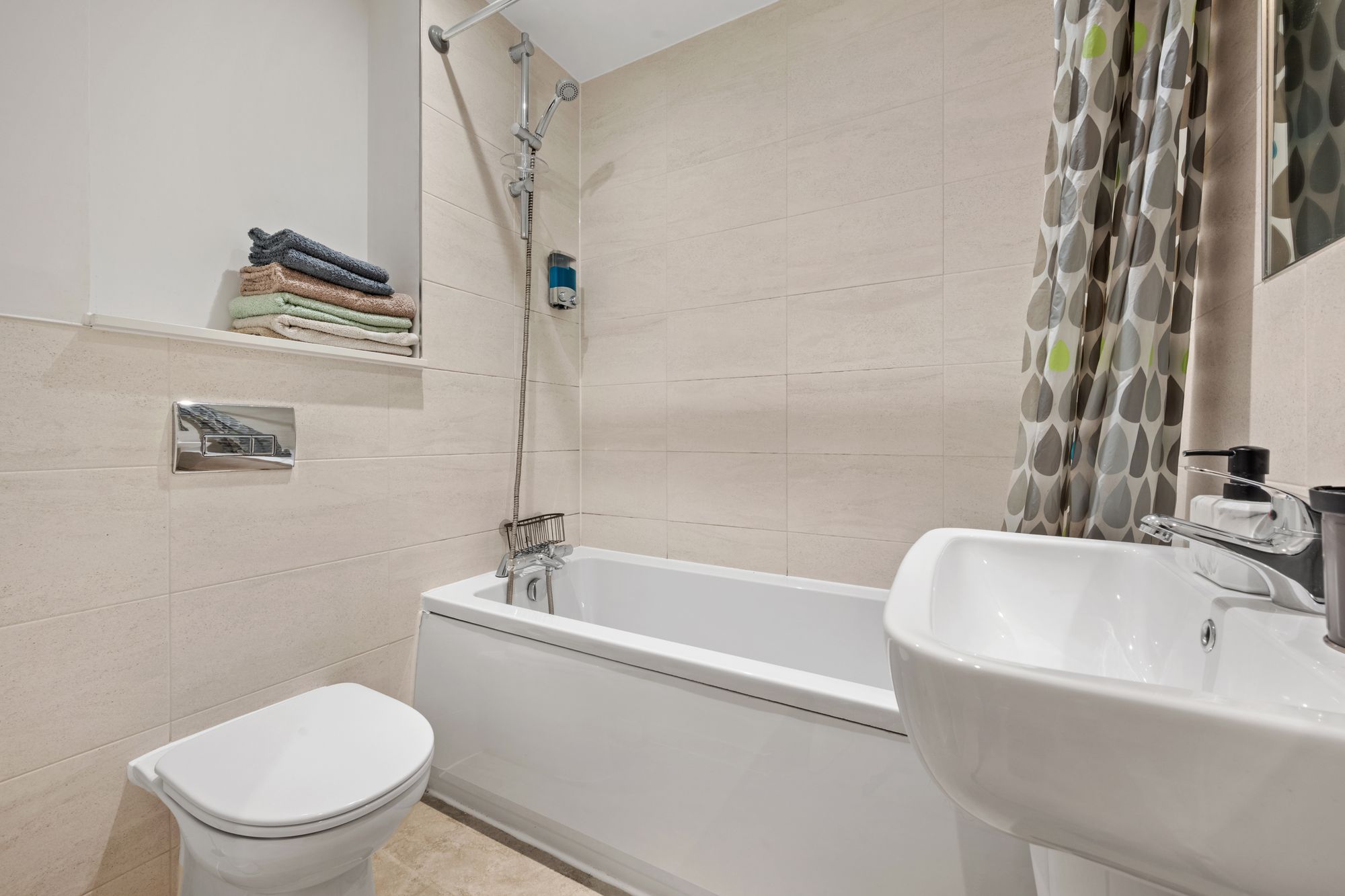 3 bed terraced house to rent in Shergar Way, Salford 18