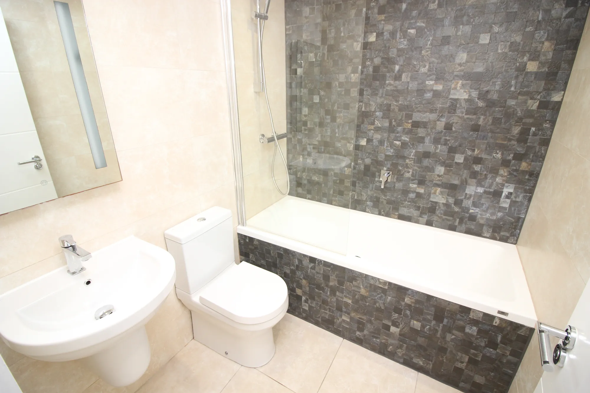 2 bed apartment to rent in Manchester Road, Bury 6