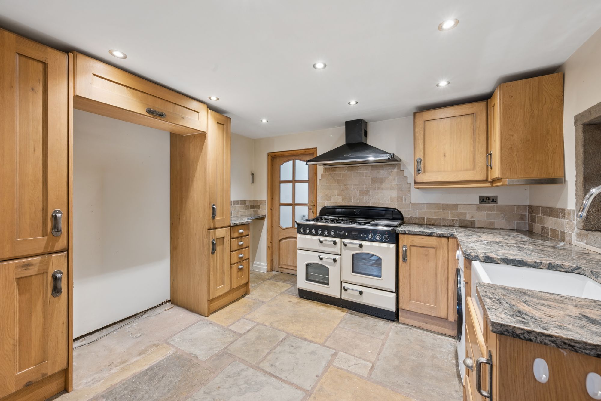 2 bed terraced house to rent in Hill Top, Bolton 2