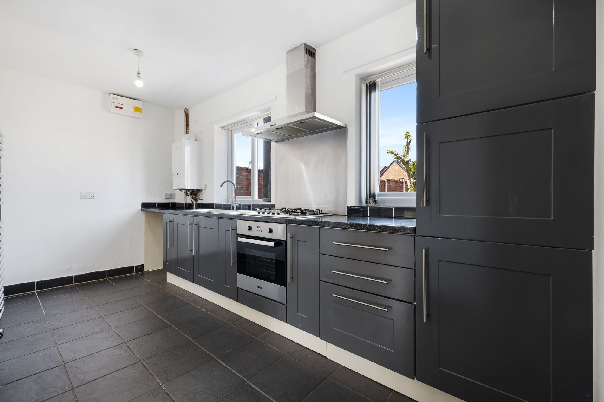 4 bed terraced house to rent in Farnborough Road, Manchester  - Property Image 4