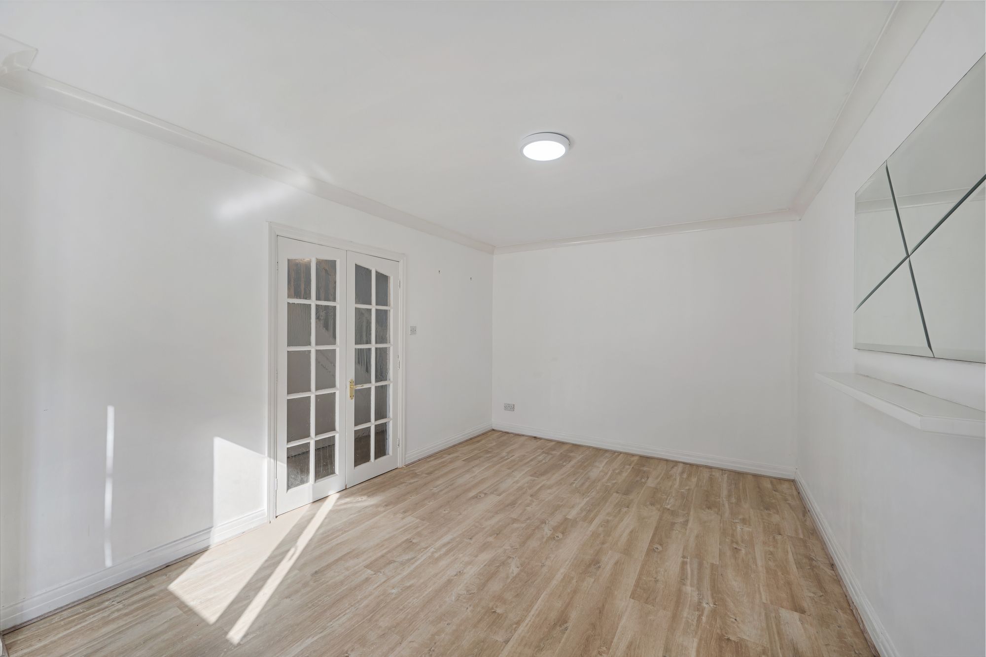 4 bed detached house to rent in Carlisle Close, Manchester 5