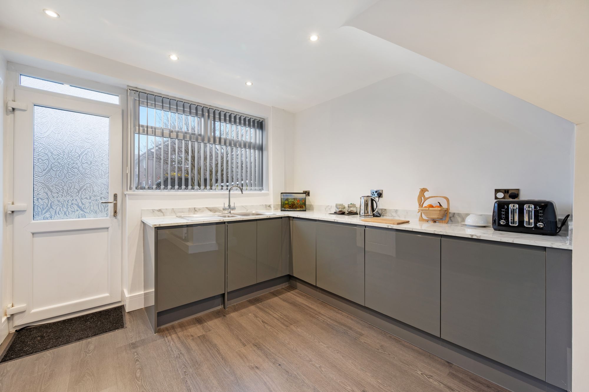 3 bed mid-terraced house to rent in Lochinver Grove, Heywood  - Property Image 8