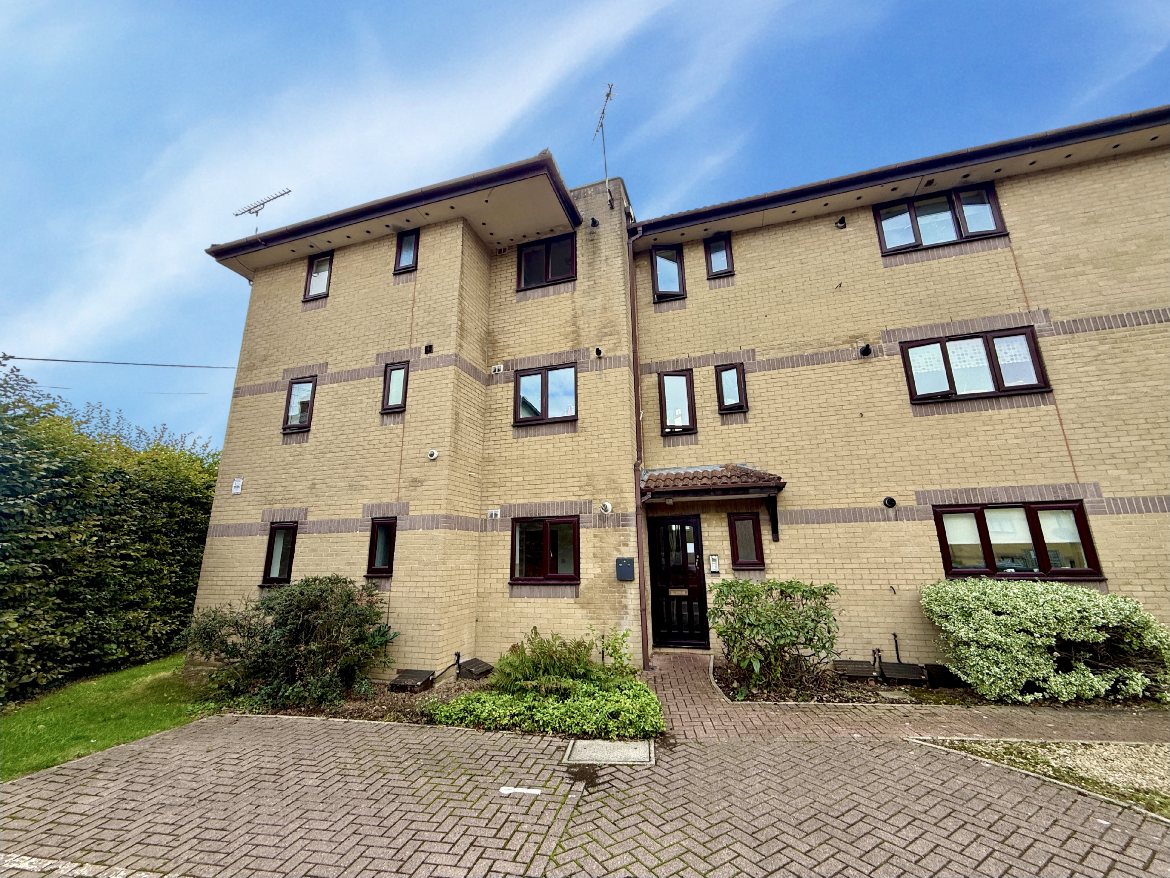 2 bed flat to rent in Woodhill Views, Nailsea, BS48  - Property Image 1