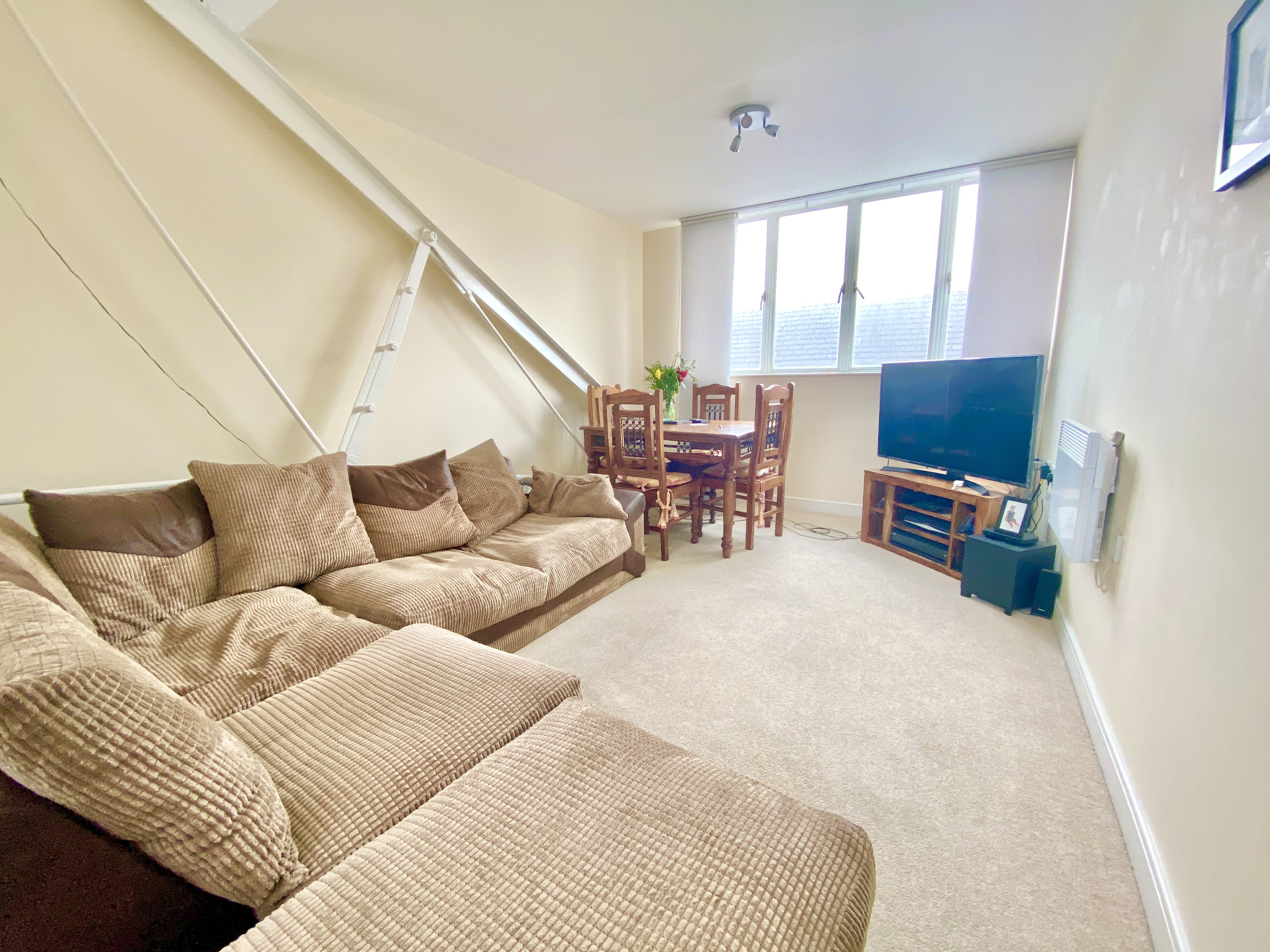 2 bed maisonette to rent in Knightstone Causeway, Weston-super-Mare, BS23  - Property Image 2