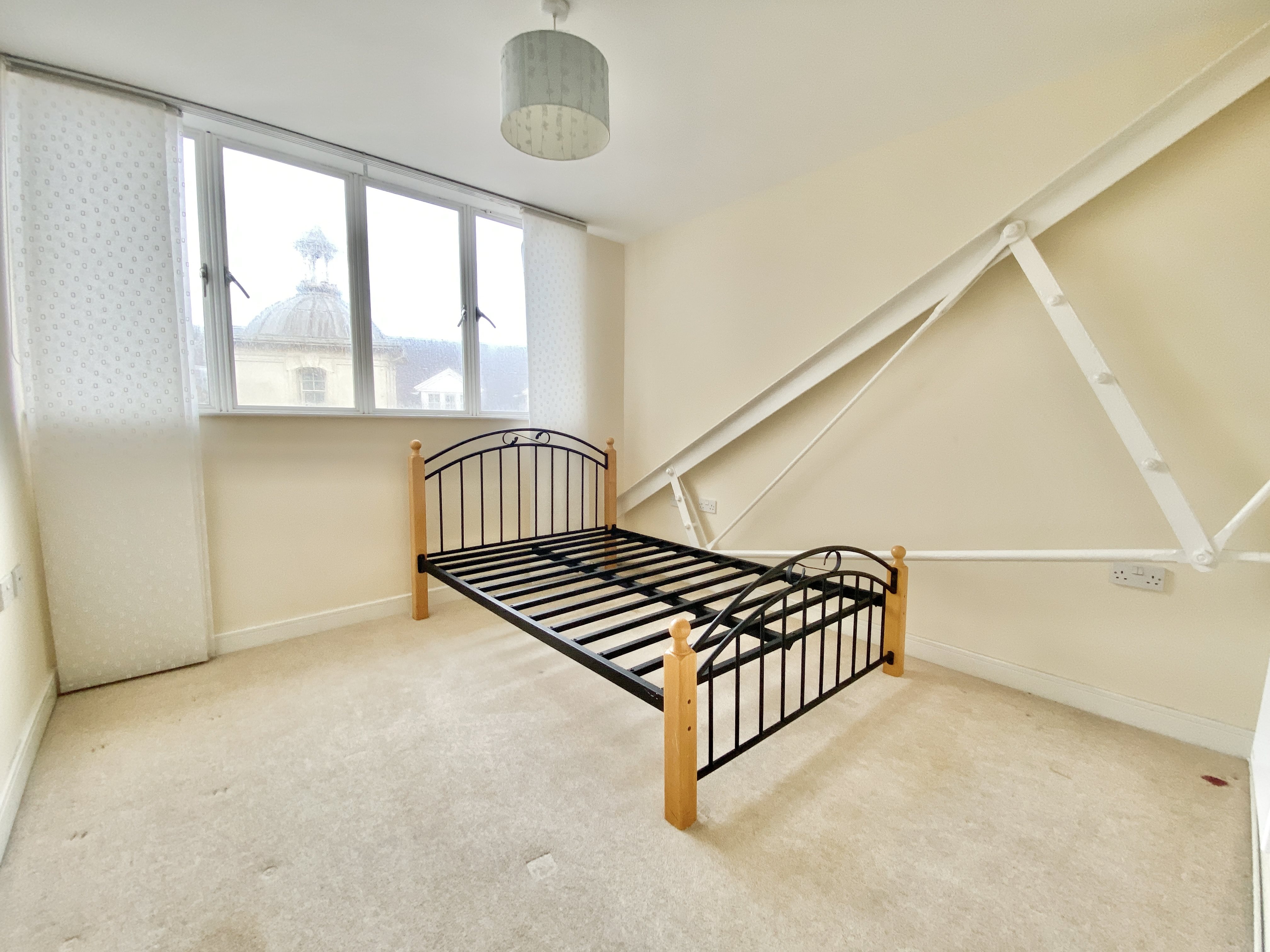 2 bed maisonette to rent in Knightstone Causeway, Weston-super-Mare, BS23 3