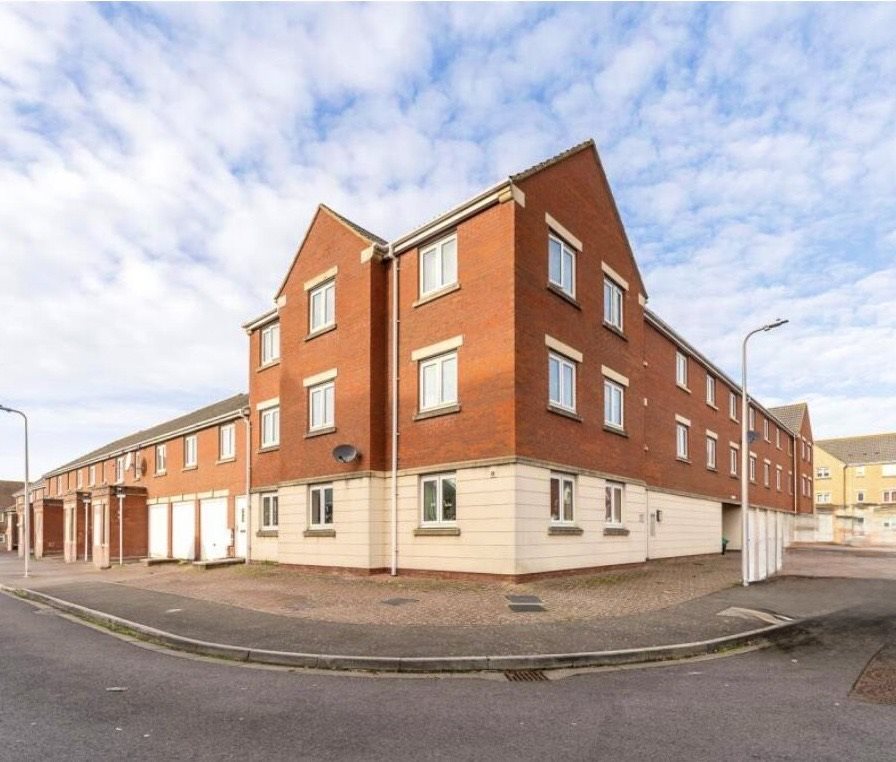 2 bed flat to rent in Ankatel Close, Weston-super-Mare, BS23 - Property Image 1