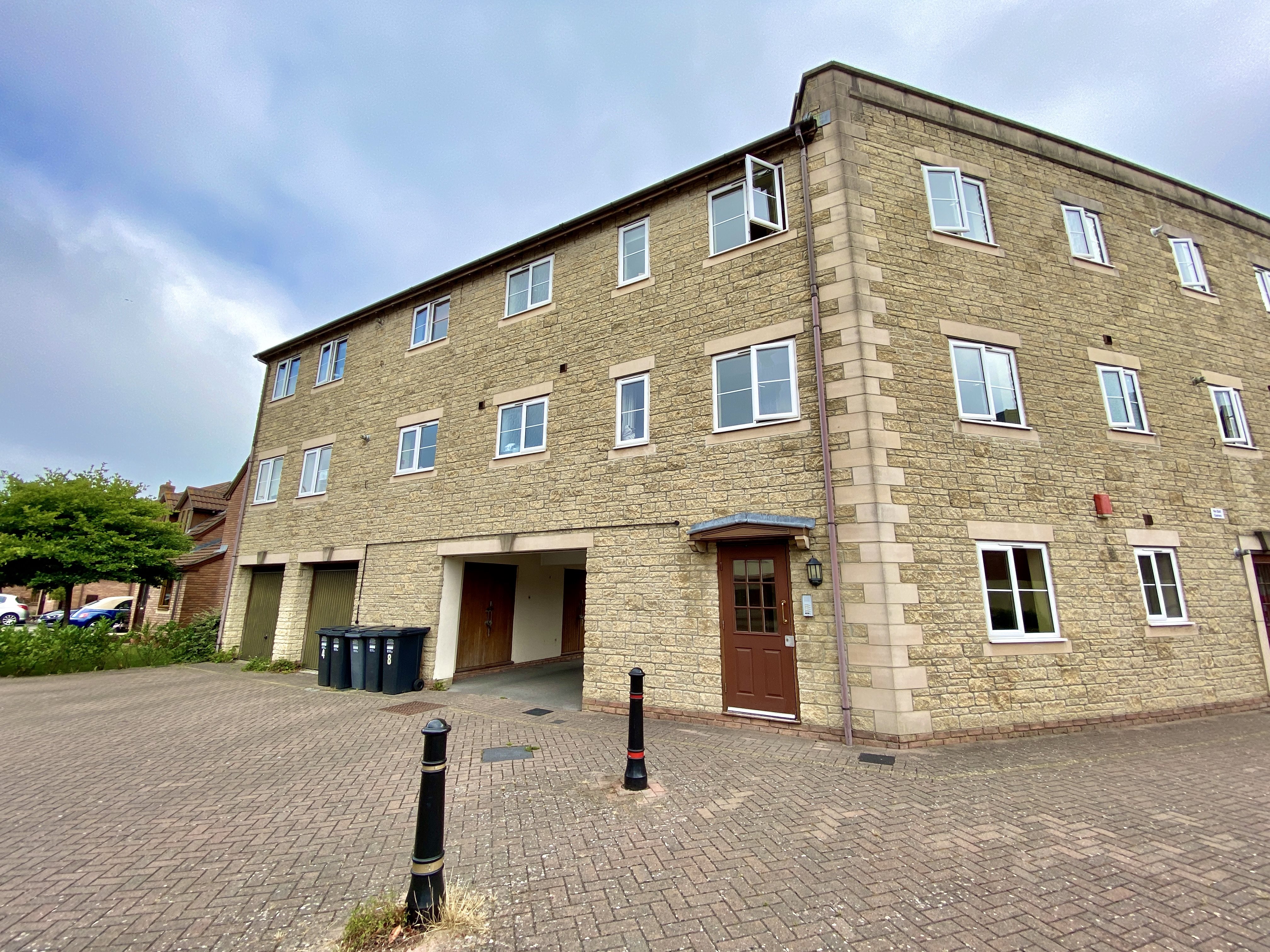 2 bed flat to rent in St Georges, Weston-super-Mare, BS22 - Property Image 1