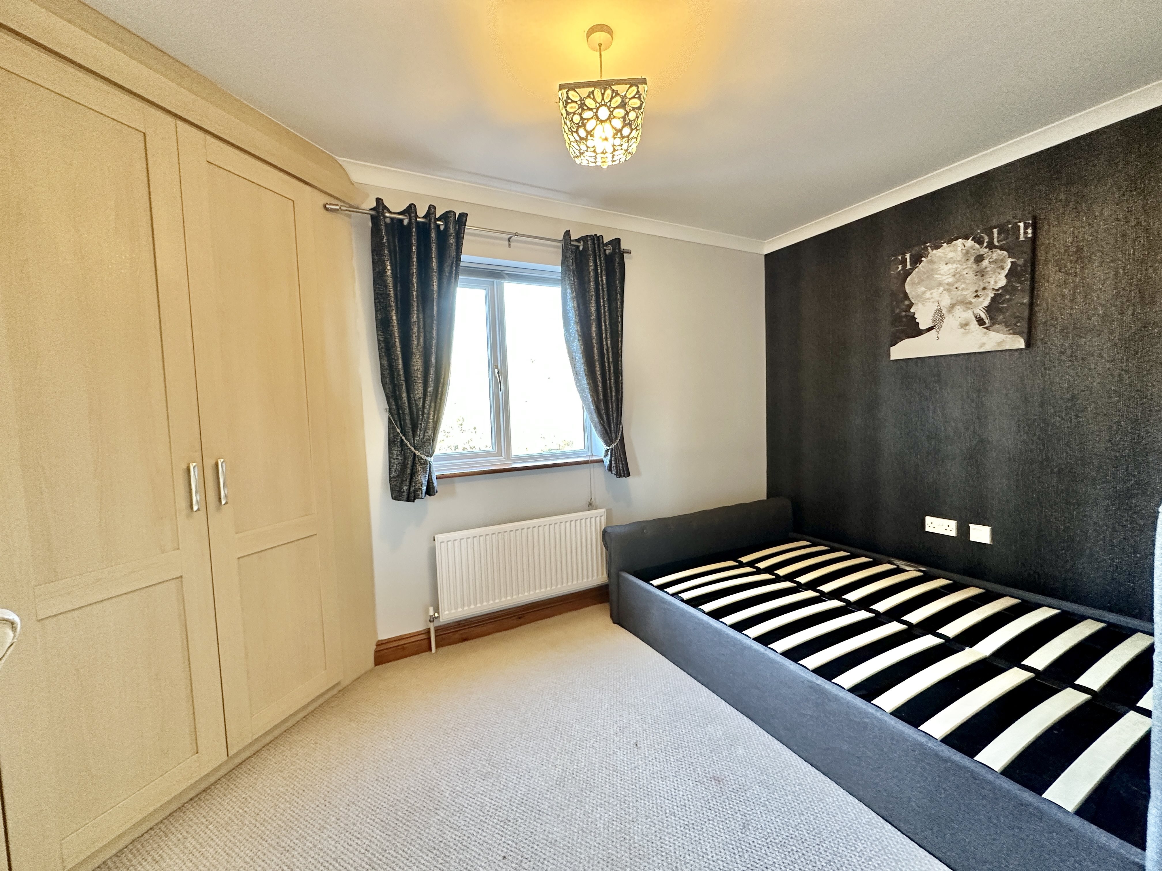 2 bed flat to rent in St Georges, Weston-super-Mare, BS22 1