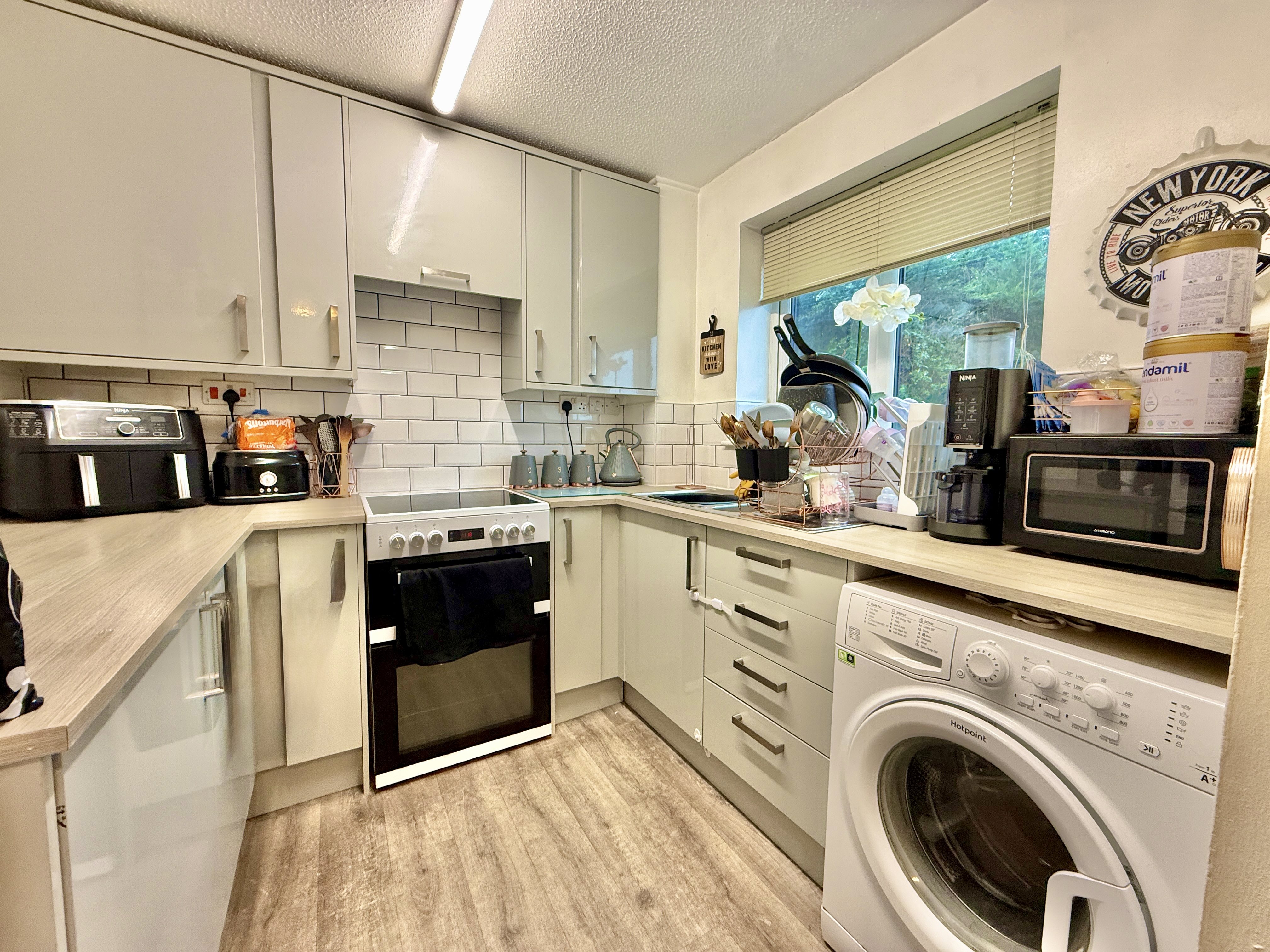 2 bed house to rent in Vine Gardens, Weston-Super-Mare, BS22  - Property Image 2