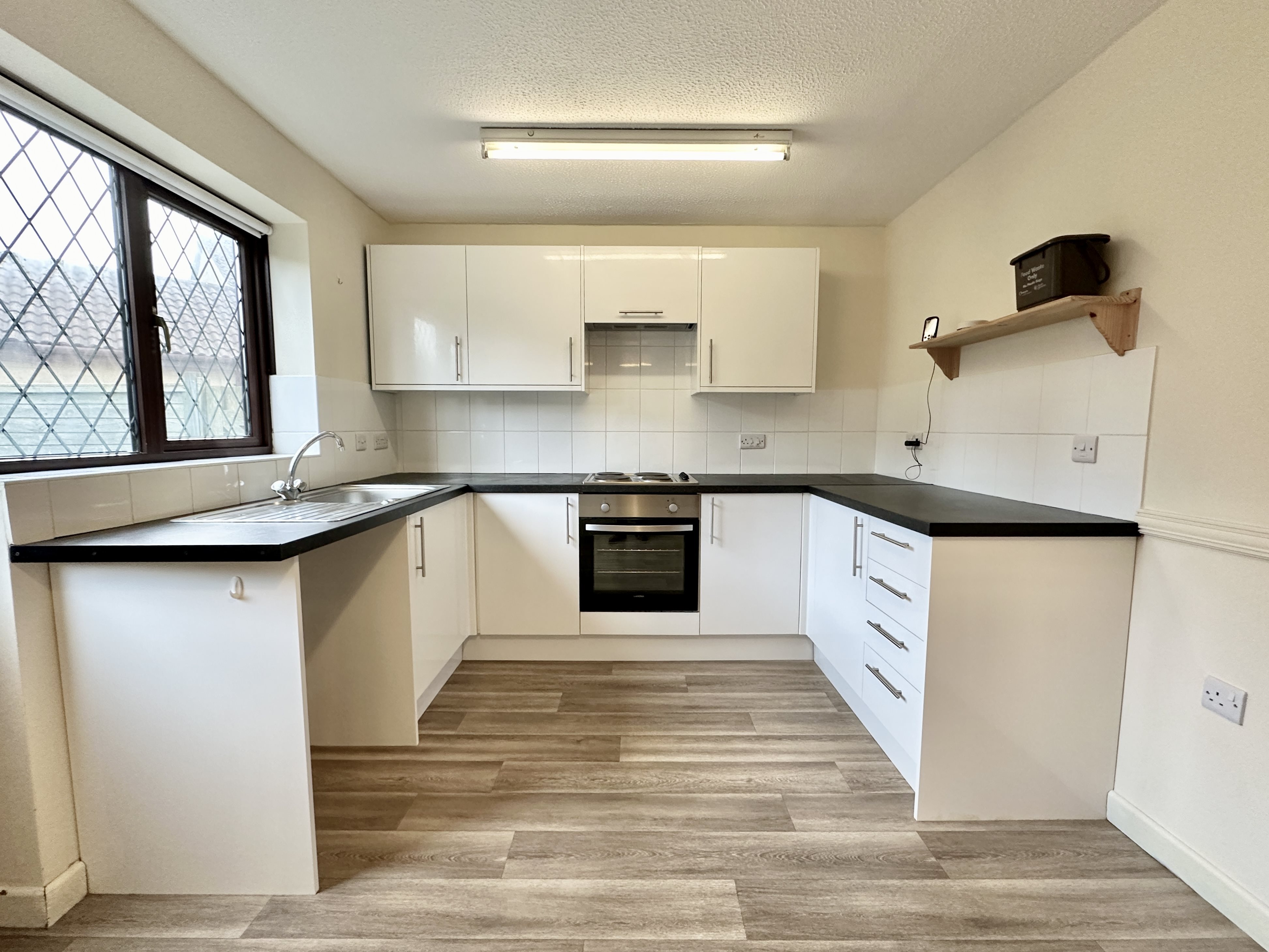 2 bed house to rent in Perrymead, Worle, BS22 3