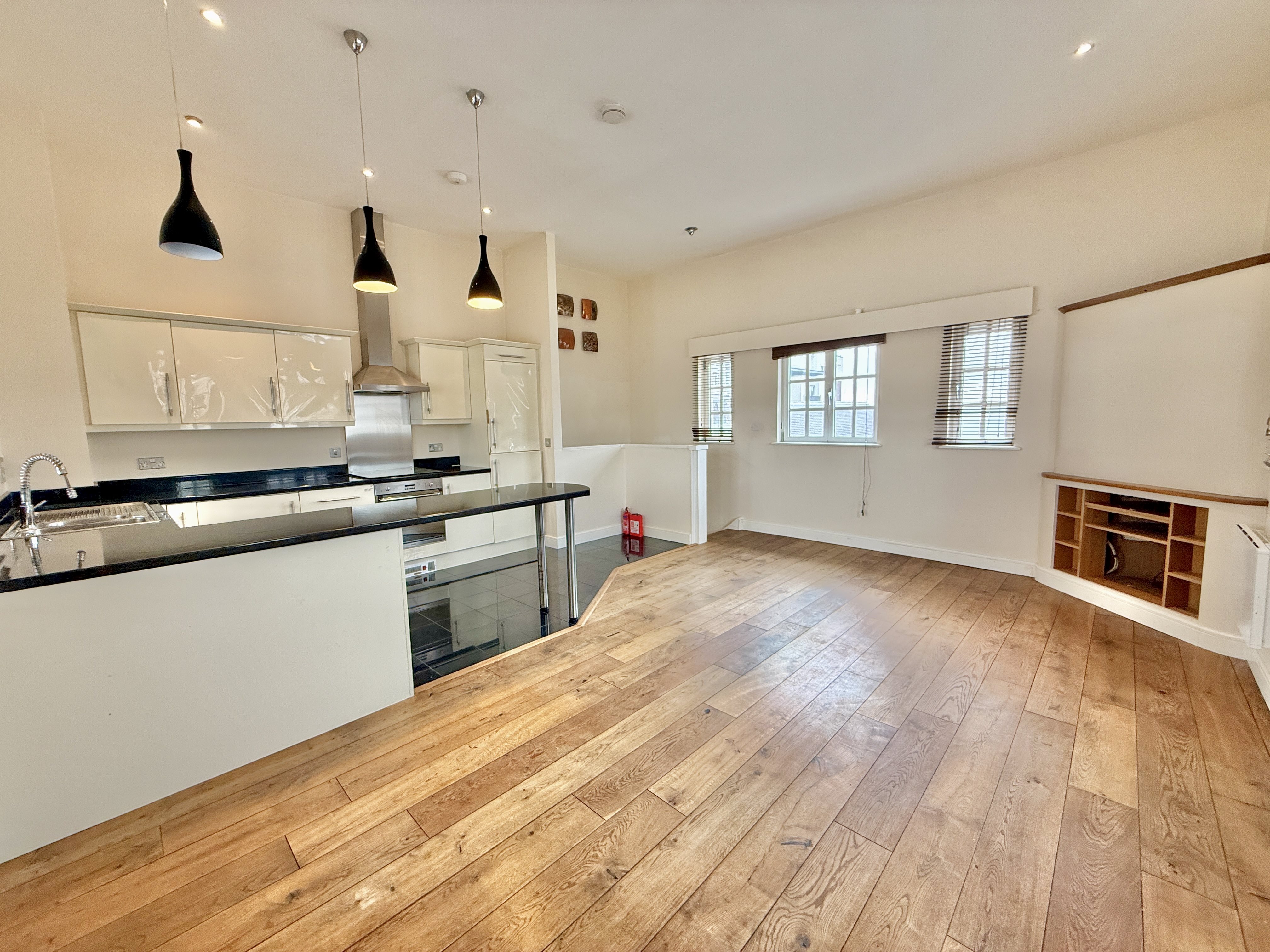 2 bed maisonette to rent in Knightstone Theatre, Knightstone Island, BS23  - Property Image 4