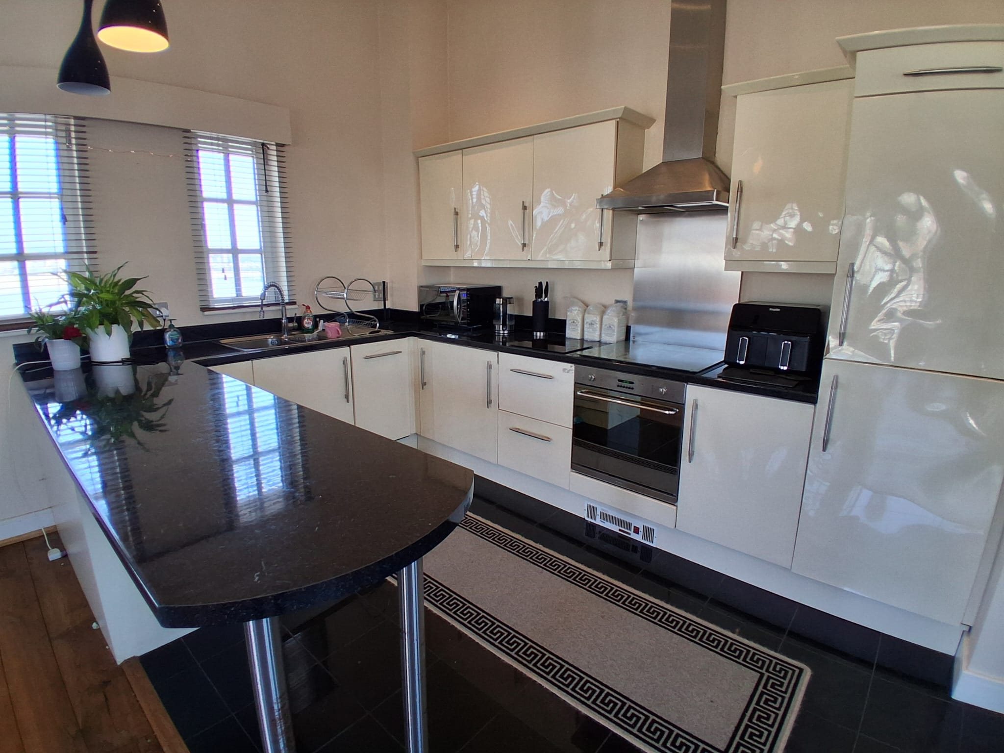 2 bed maisonette to rent in Knightstone Theatre, Knightstone Island, BS23  - Property Image 3