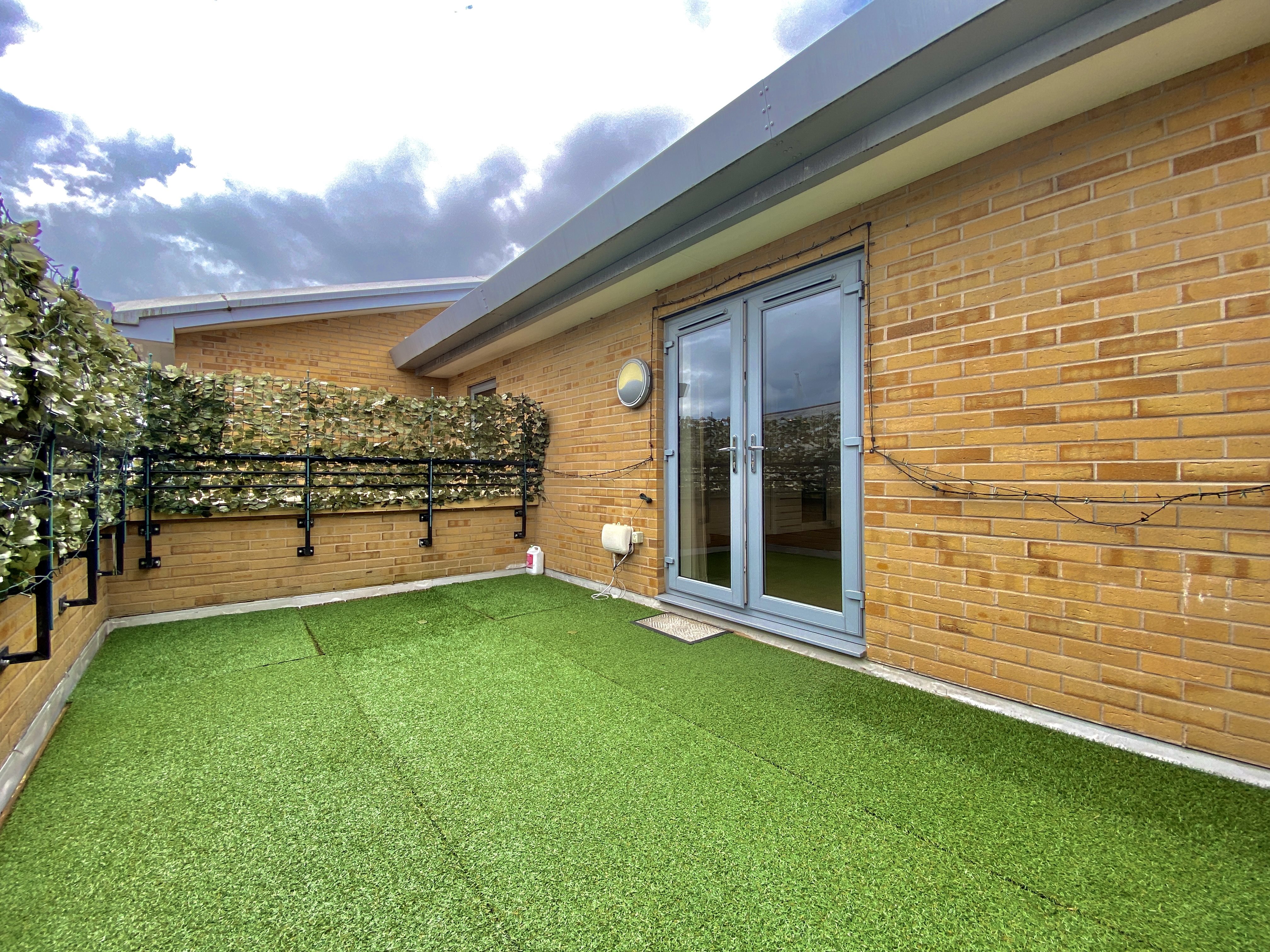 2 bed flat to rent in Mizzen Court, Portishead, BS20 5