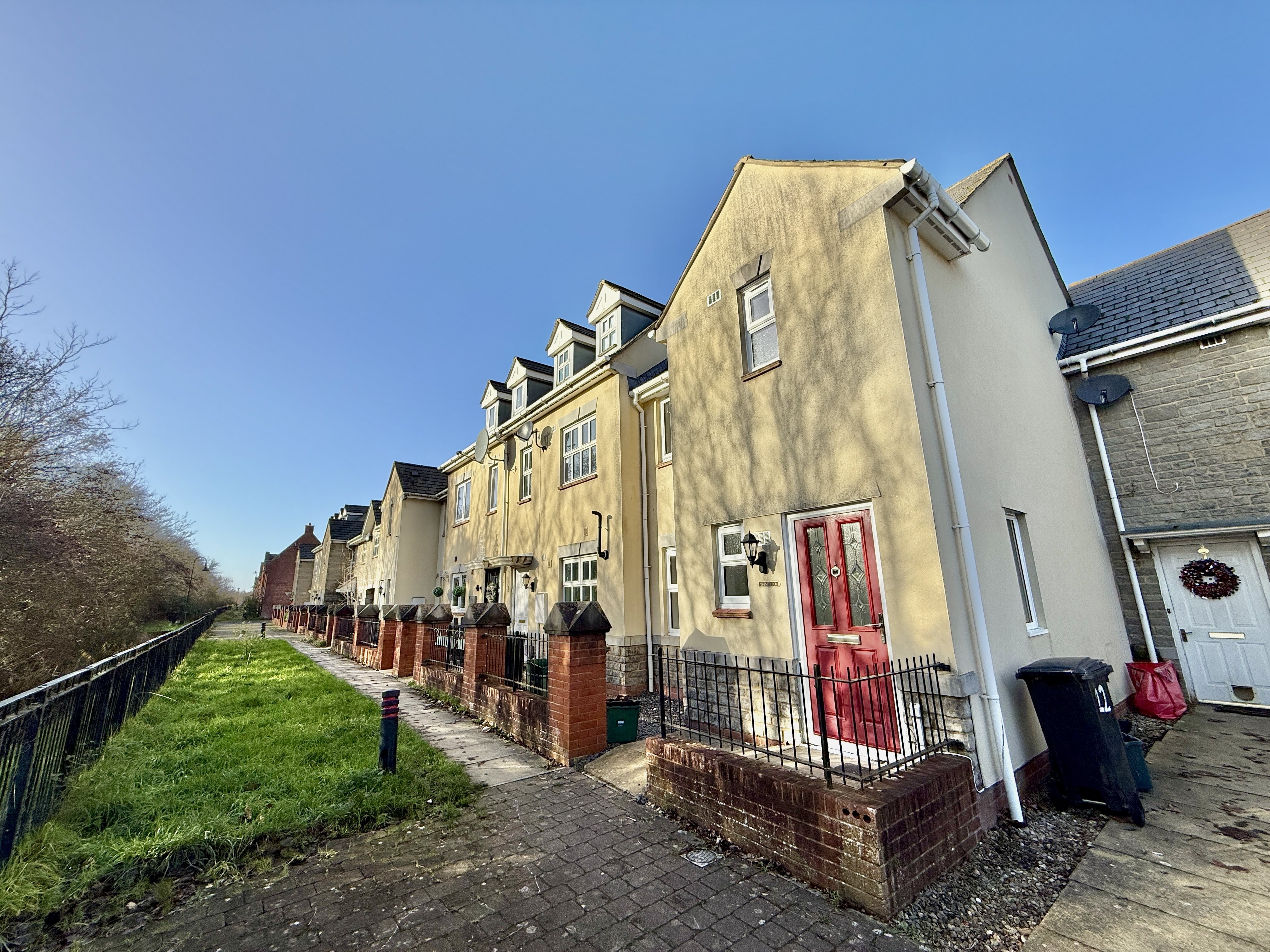 3 bed house to rent in The Wrangle, Weston-Super-Mare, BS24  - Property Image 1
