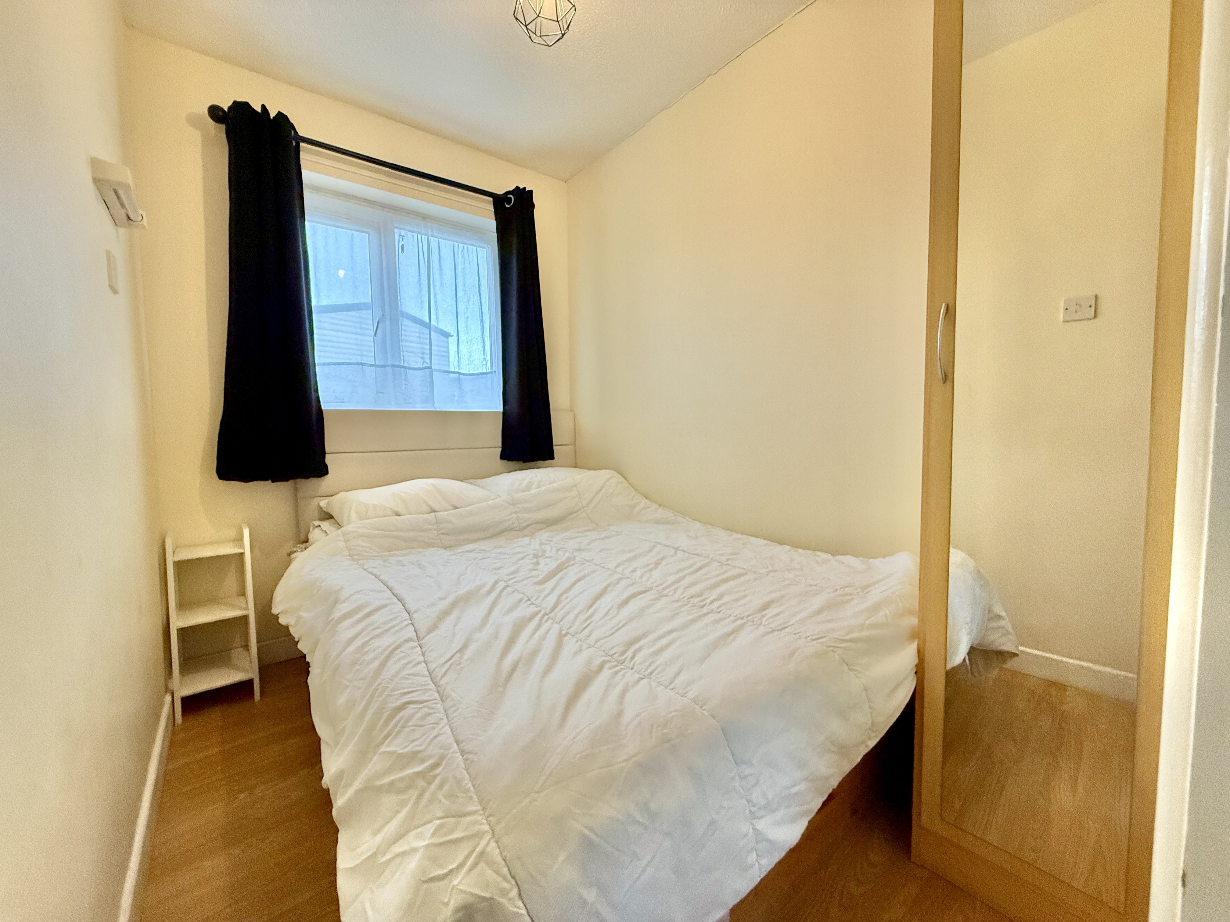 2 bed flat to rent in South Road, Brean, TA8 3