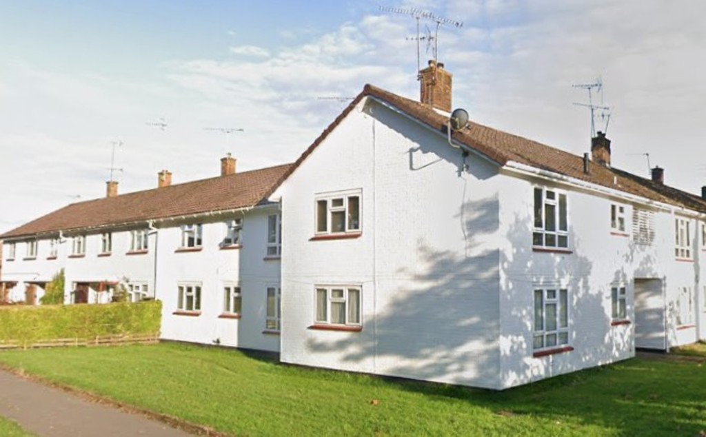 2 bed maisonette to rent in Tilgate Way, Crawley - Property Image 1