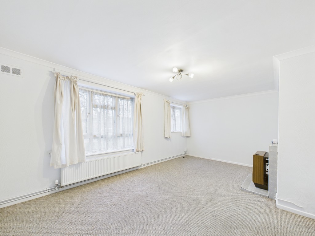 2 bed maisonette to rent in Tilgate Way, Crawley  - Property Image 3