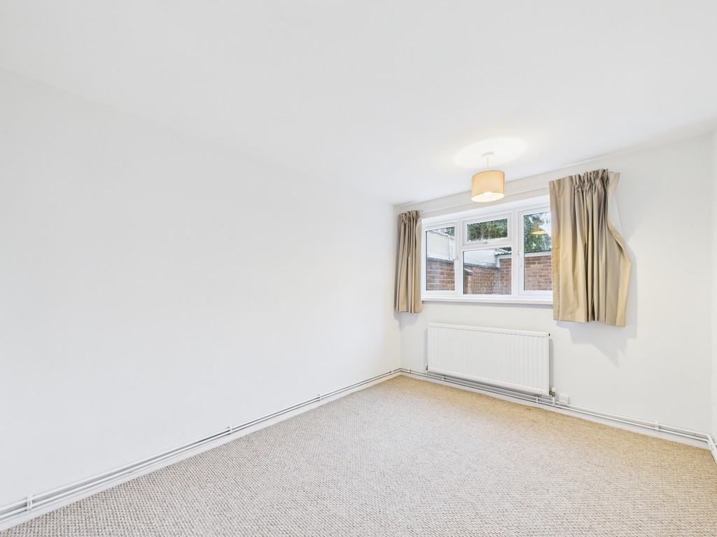2 bed maisonette to rent in Tilgate Way, Crawley  - Property Image 5