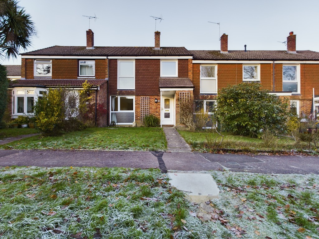 3 bed terraced house to rent in Brambling Close, Horsham  - Property Image 9