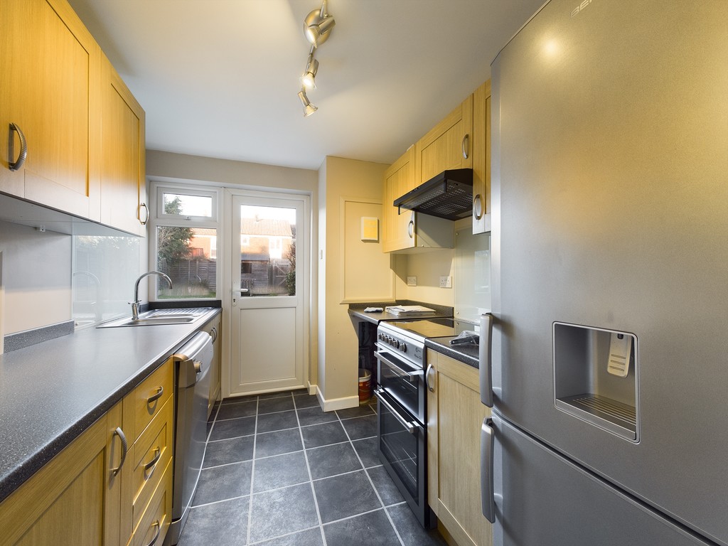 3 bed terraced house to rent in Brambling Close, Horsham  - Property Image 2