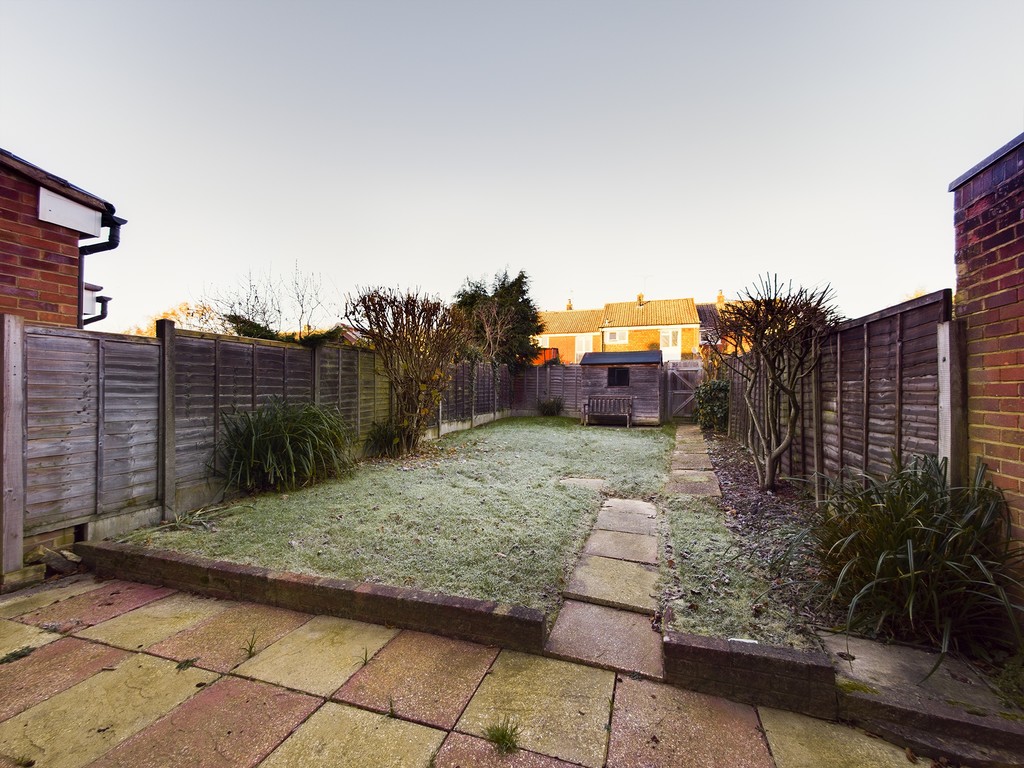 3 bed terraced house to rent in Brambling Close, Horsham  - Property Image 8