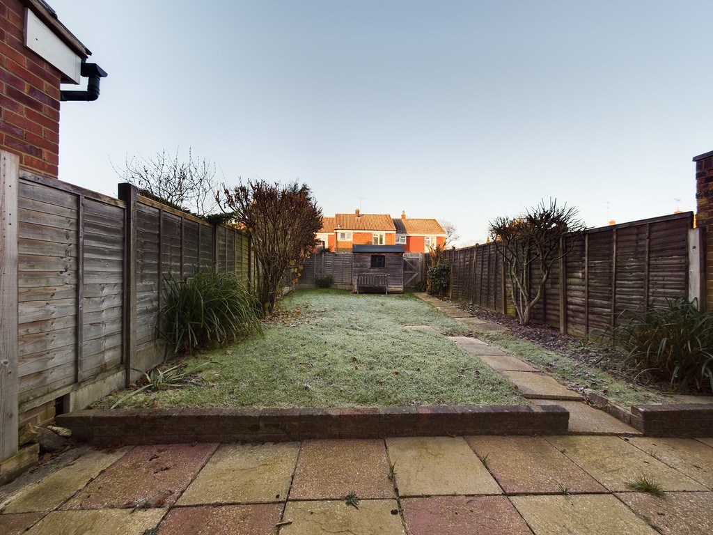 3 bed terraced house to rent in Brambling Close, Horsham  - Property Image 7