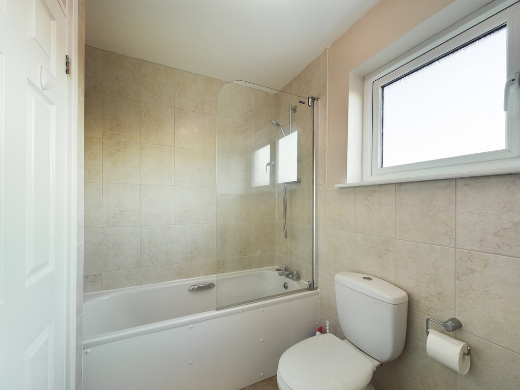 3 bed terraced house to rent in Brambling Close, Horsham  - Property Image 5