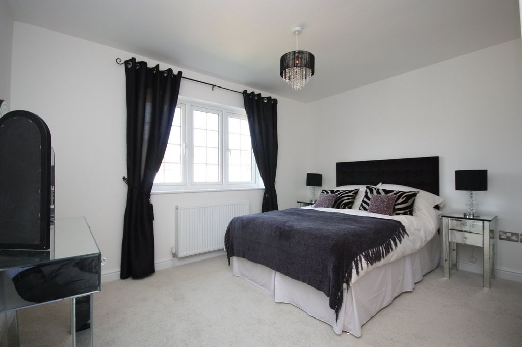 3 bed terraced house to rent in Nelson  Road, Horsham  - Property Image 5