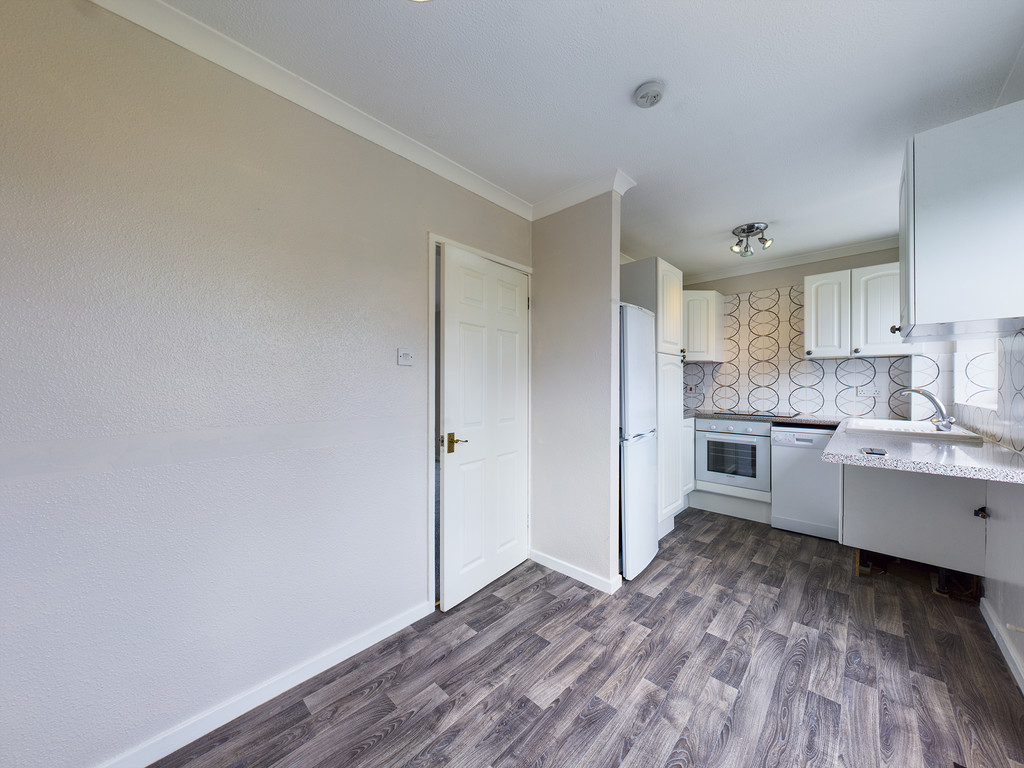 2 bed end of terrace house to rent in Greenfields Close, Horsham, RH12  - Property Image 3