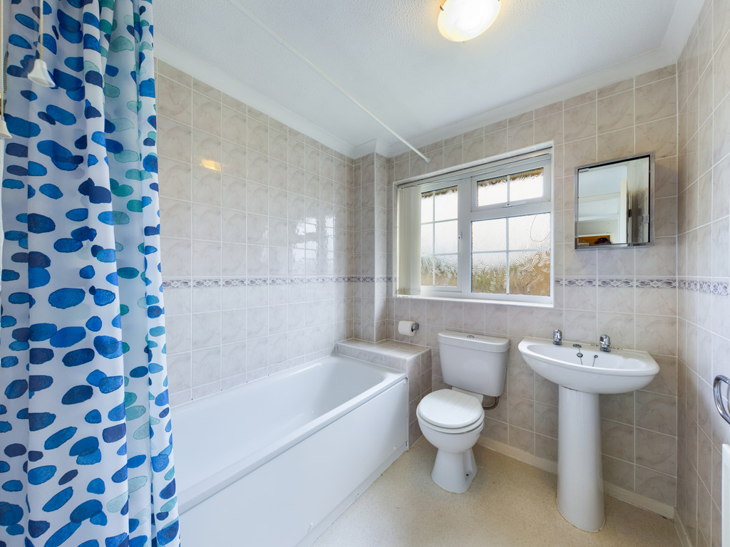 2 bed end of terrace house to rent in Greenfields Close, Horsham, RH12  - Property Image 6