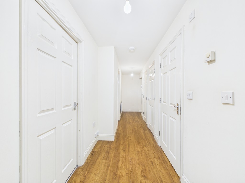 3 bed apartment to rent in Denne Parade, Horsham  - Property Image 9