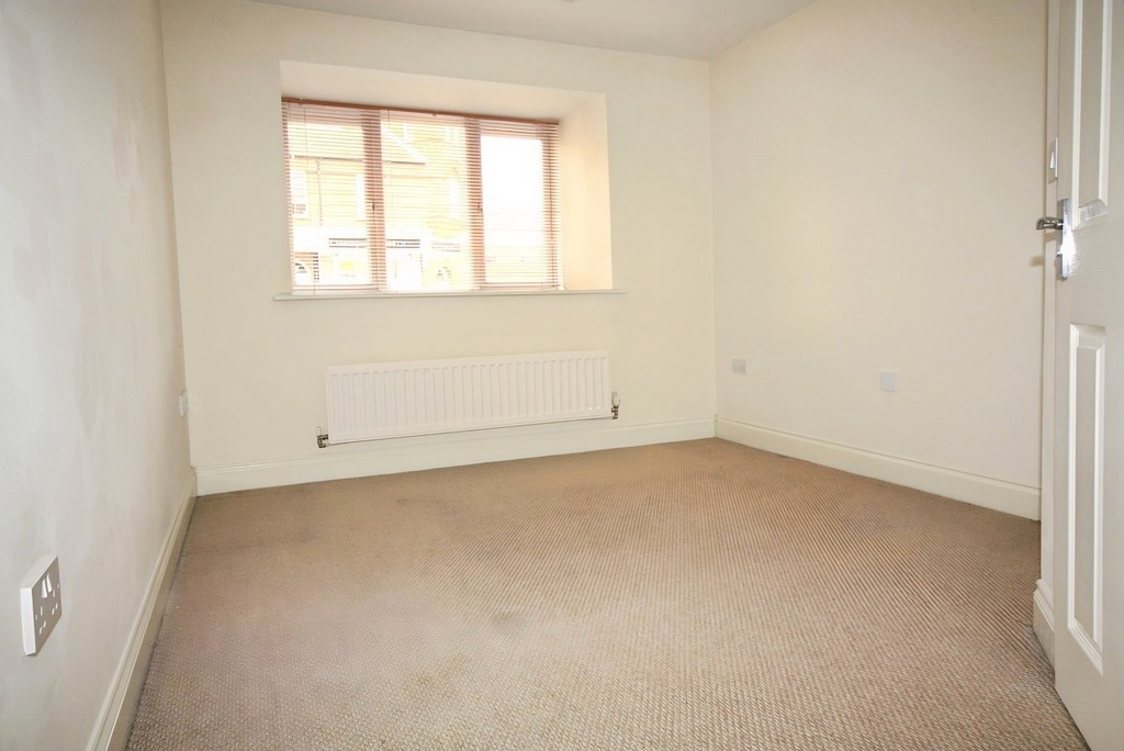 2 bed apartment to rent in Denne Parade, Horsham - Property Image 5