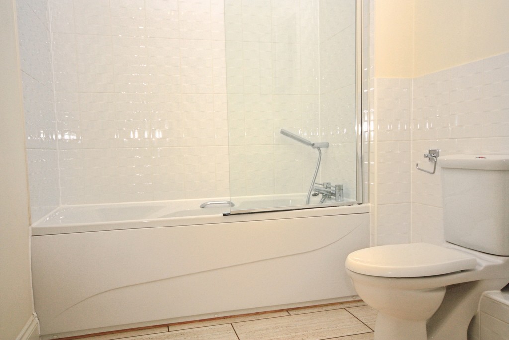 2 bed apartment to rent in Denne Parade, Horsham - Property Image 6