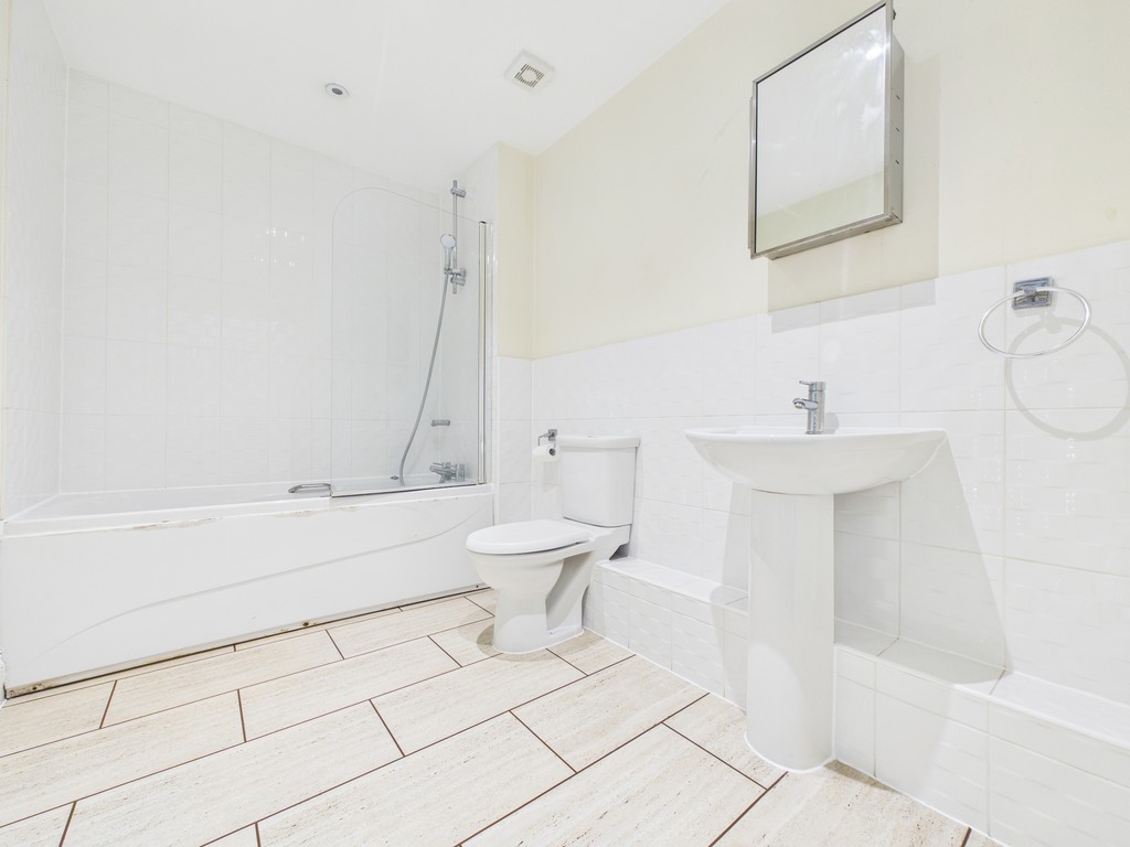 3 bed apartment to rent in Denne Parade, Horsham  - Property Image 10