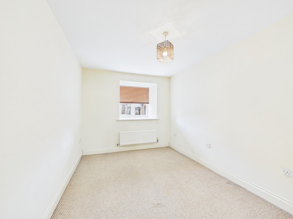 3 bed apartment to rent in Denne Parade, Horsham  - Property Image 6