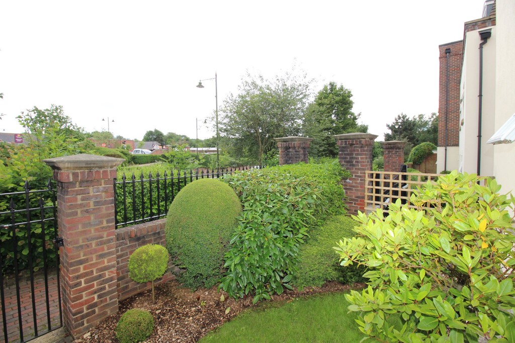 2 bed apartment to rent in Mitre Court, Worthing Road, Horsham - Property Image 10