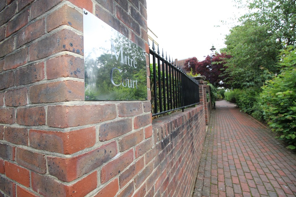 2 bed apartment to rent in Mitre Court, Worthing Road, Horsham - Property Image 11