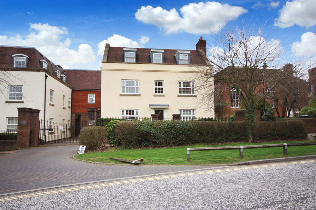 2 bed apartment to rent in Mitre Court, Worthing Road, Horsham - Property Image 1