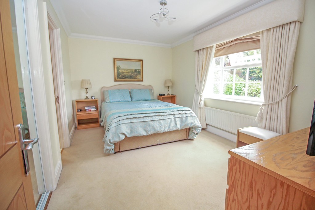2 bed apartment to rent in Mitre Court, Worthing Road, Horsham - Property Image 4