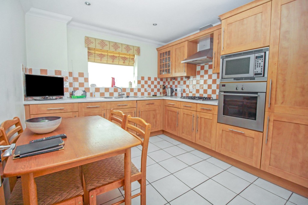 2 bed apartment to rent in Mitre Court, Worthing Road, Horsham - Property Image 3