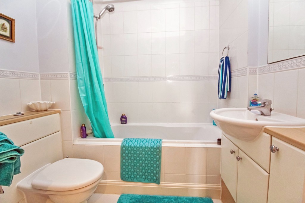 2 bed apartment to rent in Mitre Court, Worthing Road, Horsham - Property Image 7