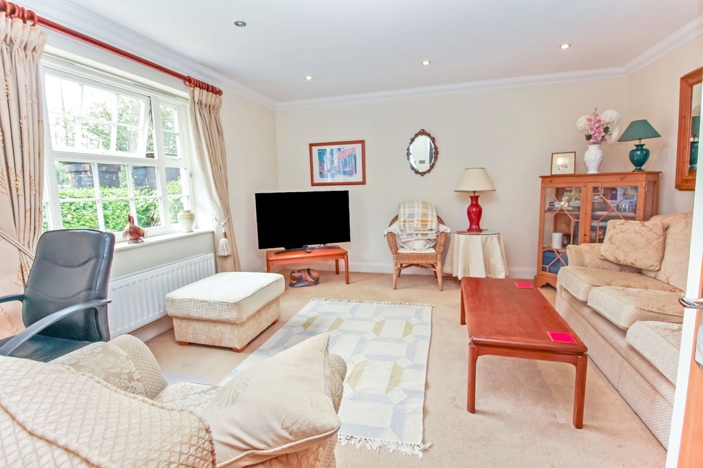 2 bed apartment to rent in Mitre Court, Worthing Road, Horsham - Property Image 2