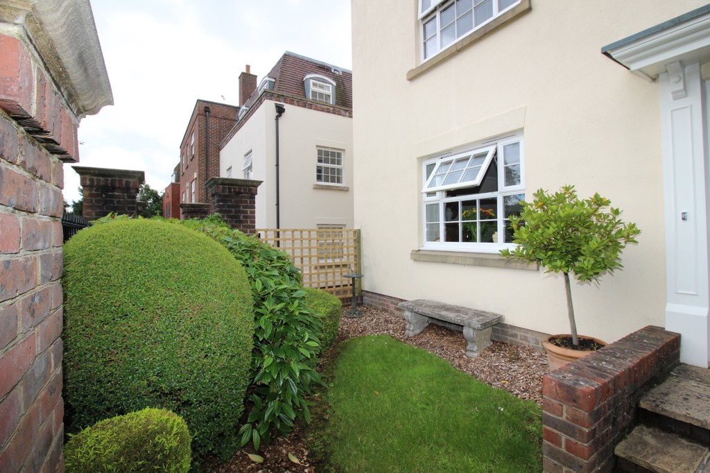 2 bed apartment to rent in Mitre Court, Worthing Road, Horsham - Property Image 9