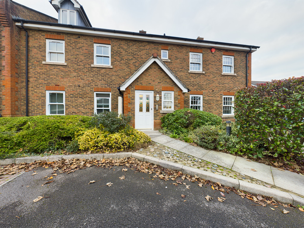 2 bed apartment to rent in Eastgate Mews, Brighton Road, RH13  - Property Image 1
