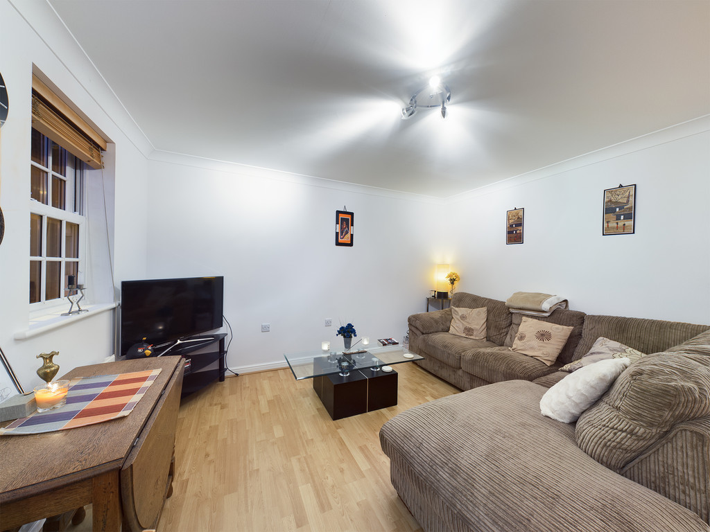 2 bed apartment to rent in Eastgate Mews, Brighton Road, RH13  - Property Image 2