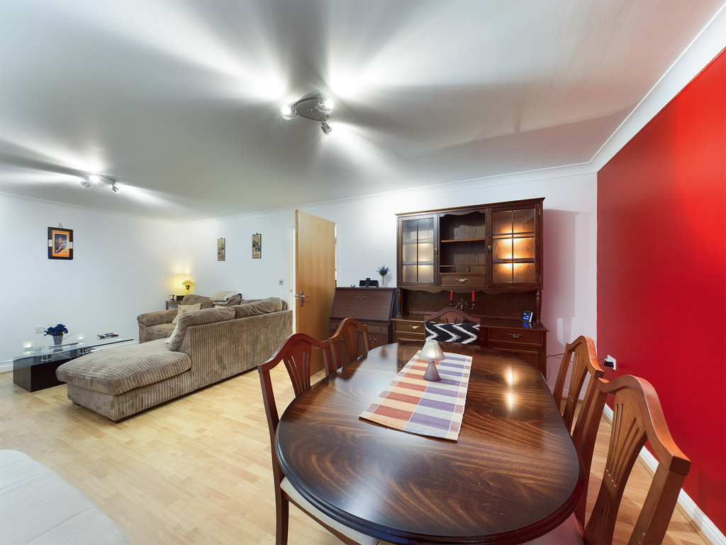 2 bed apartment to rent in Eastgate Mews, Brighton Road, RH13  - Property Image 3
